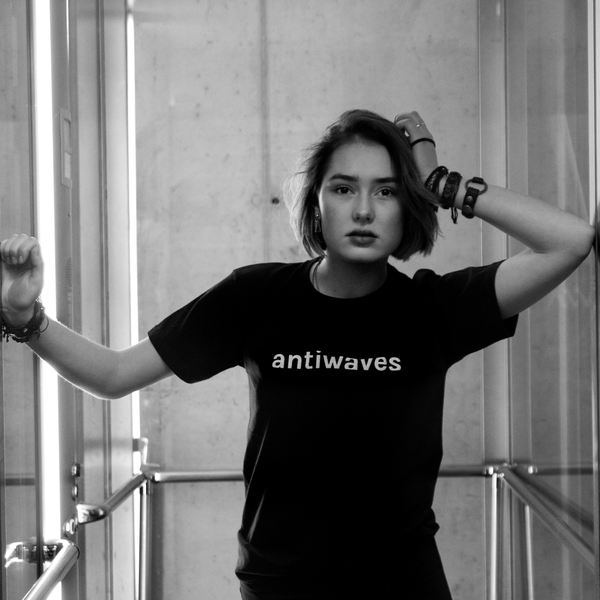 The Swell Black Tee - Antiwaves